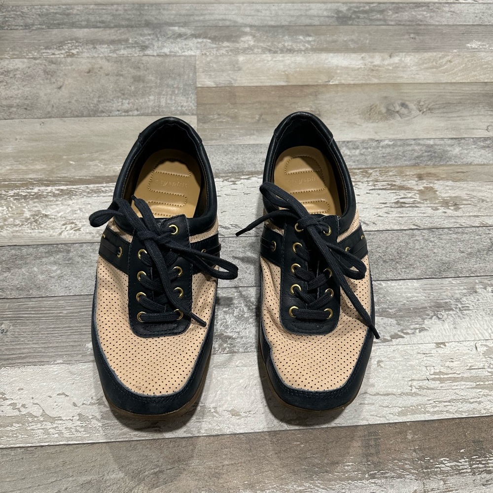 Easy Spirit Size 7.5. Beige and Navy, tie ups. Good for walking, teaching, etc.